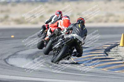 media/Dec-01-2025-Moto Forza (Mon) [[2daa91e15f]]/1-Advanced Group/Session 2 Turn 11 Backside/